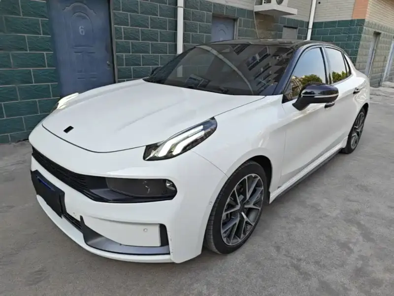 Lynk & Co 03