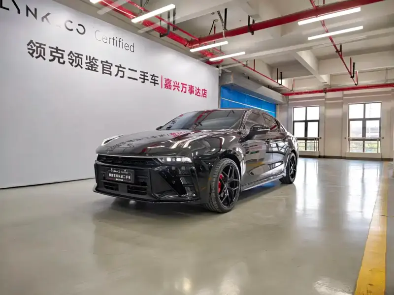 Lynk & Co 03