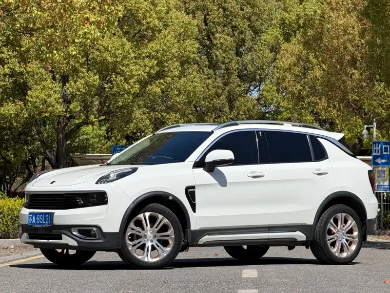 Lynk & Co 01