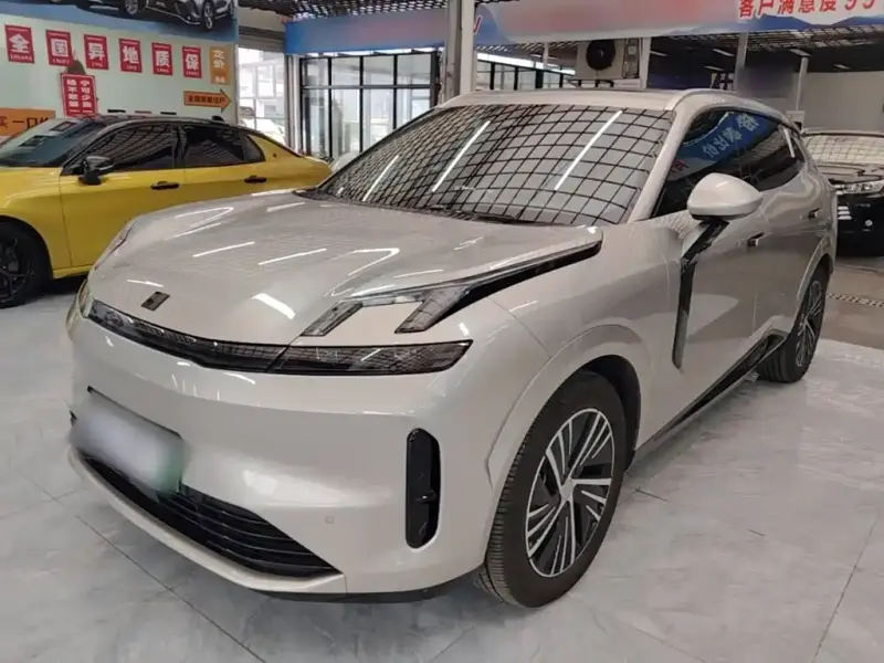 Lynk & Co 08 EM-P
