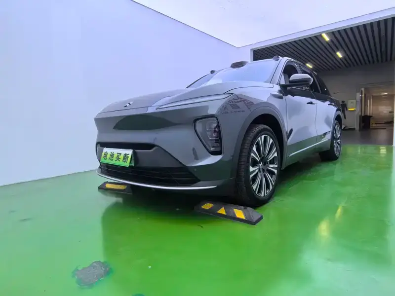 NIO ES8