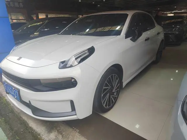Lynk & Co 03