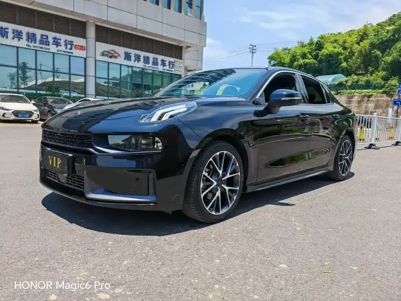 Lynk & Co 03