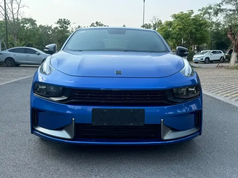 Lynk & Co 03