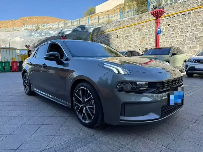 Lynk & Co 03