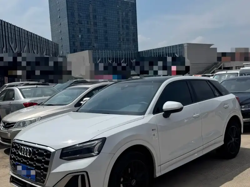 Audi Q2L