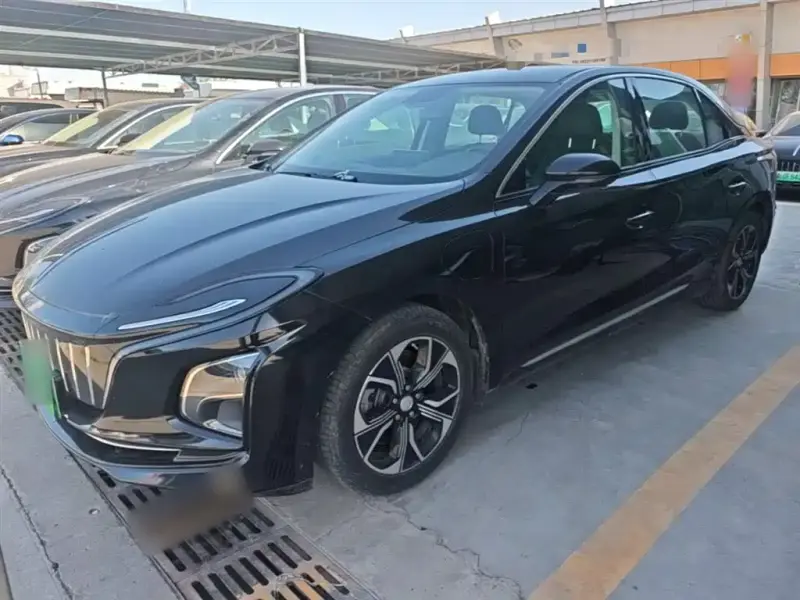 Hongqi E-QM5