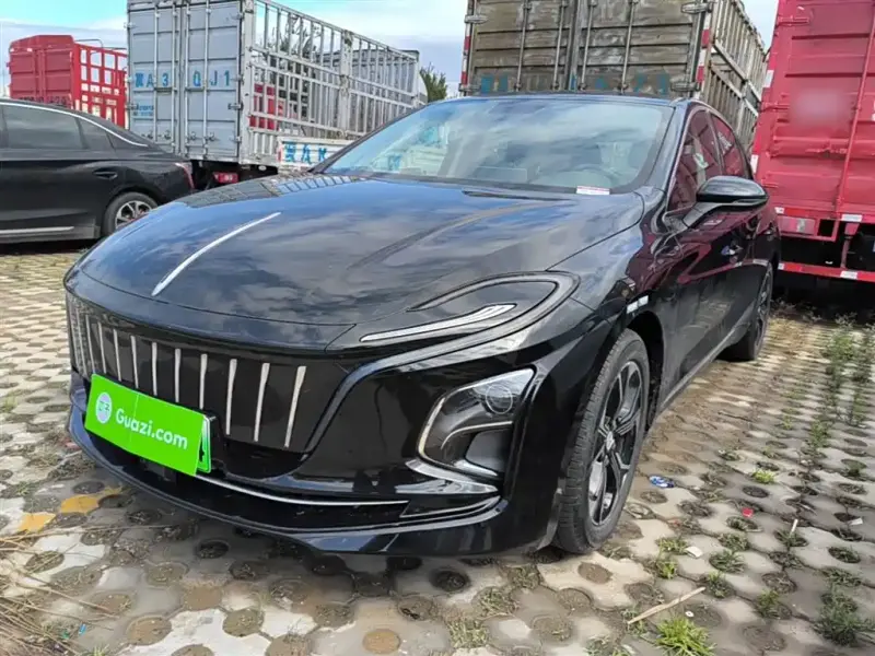 Hongqi E-QM5