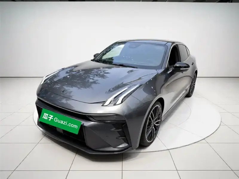 Lynk & Co 03