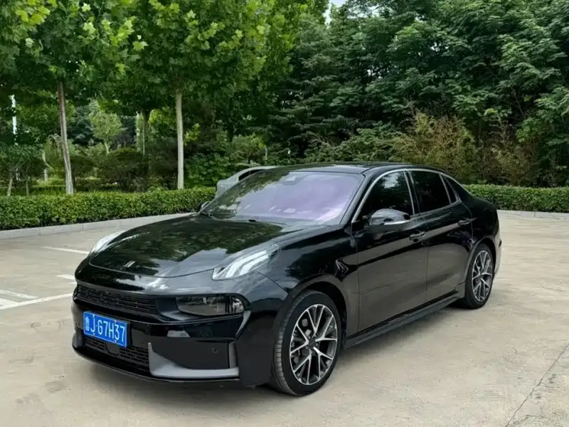 Lynk & Co 03