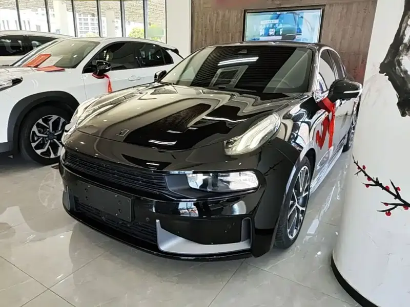 Lynk & Co 03