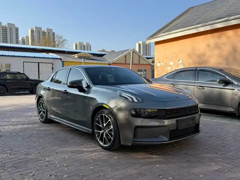 Lynk & Co 03