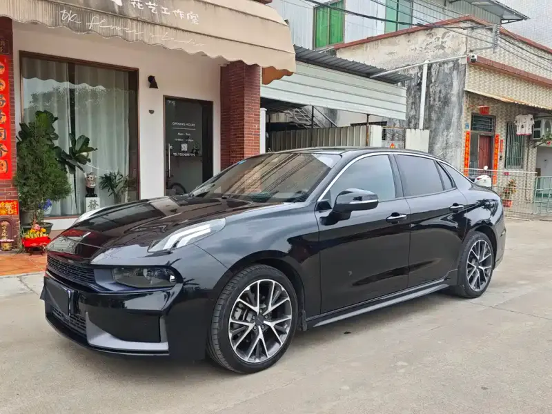 Lynk & Co 03