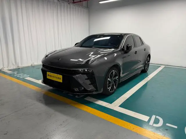 Lynk & Co 03