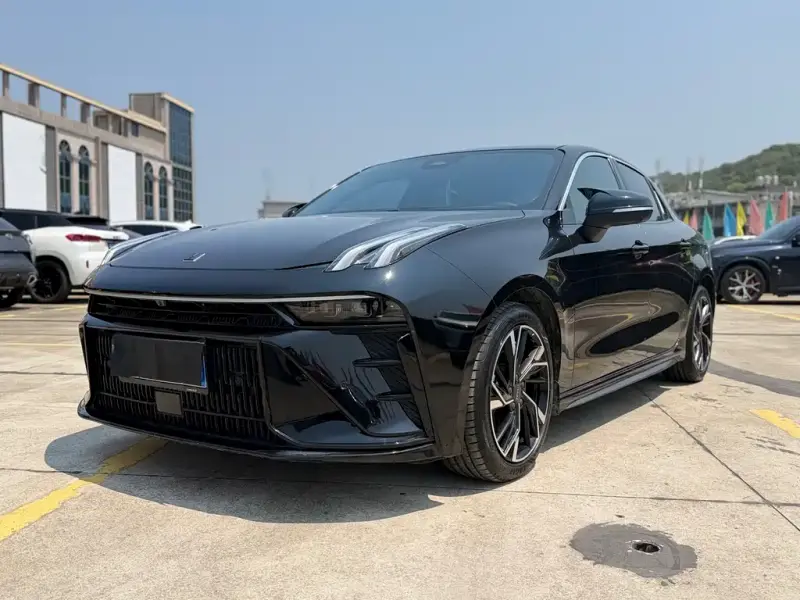 Lynk & Co 03