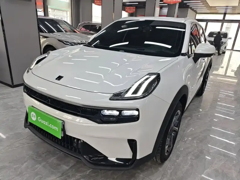 Lynk & Co 06