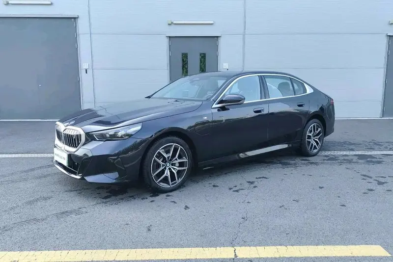 BMW i5