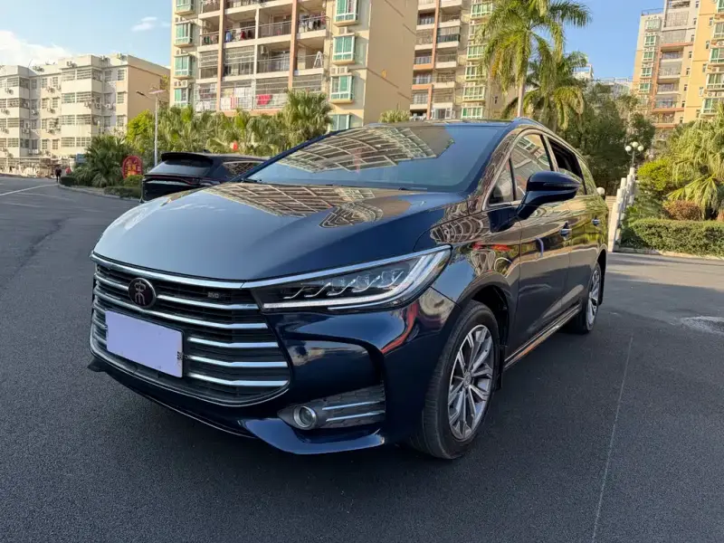 BYD MAX