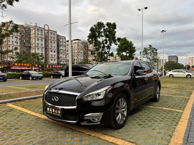 Infiniti Q70