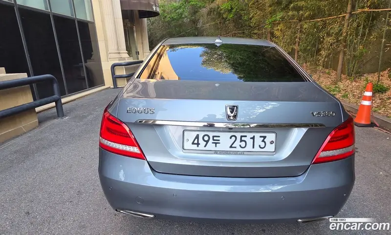 Hyundai Equus
