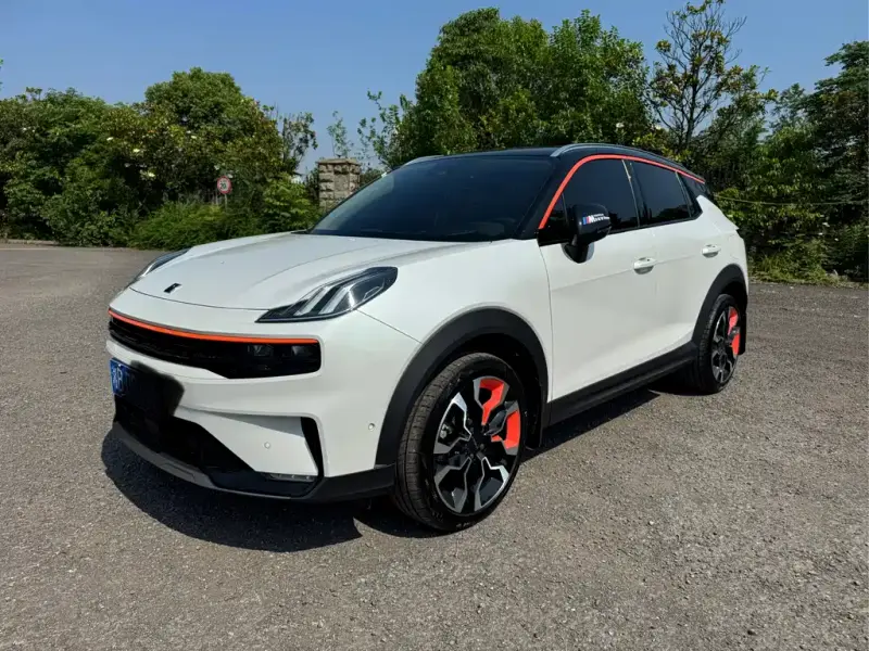 Lynk & Co 06