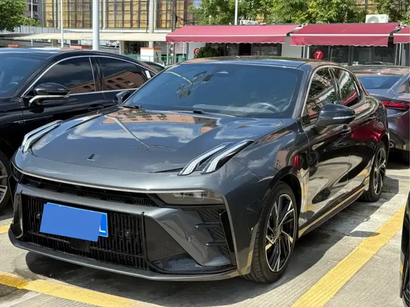 Lynk & Co 03