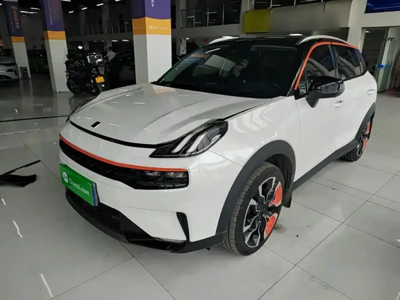Lynk & Co 06