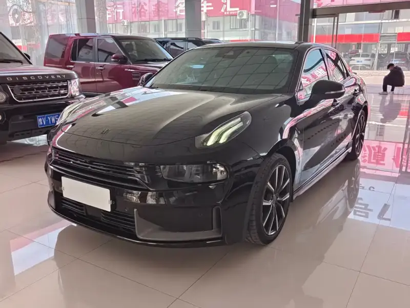 Lynk & Co 03
