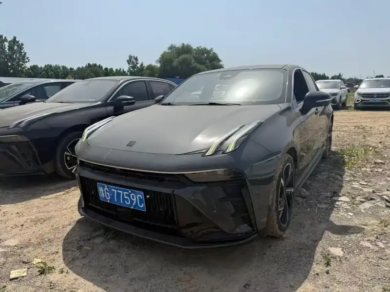 Lynk & Co 03