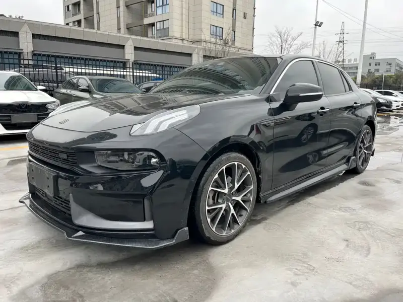 Lynk & Co 03