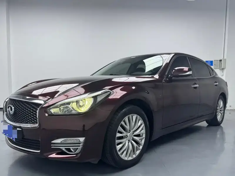 Infiniti Q70