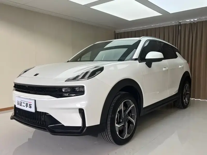 Lynk & Co 06