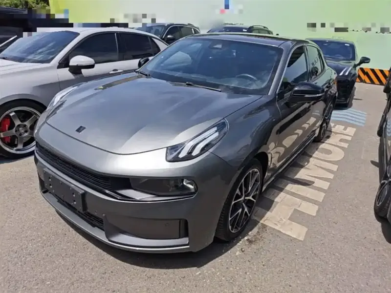 Lynk & Co 03
