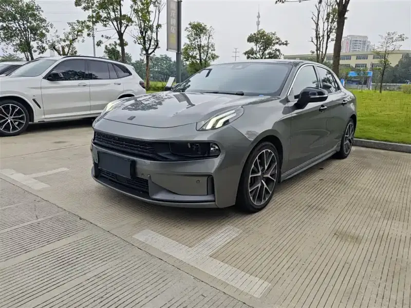 Lynk & Co 03