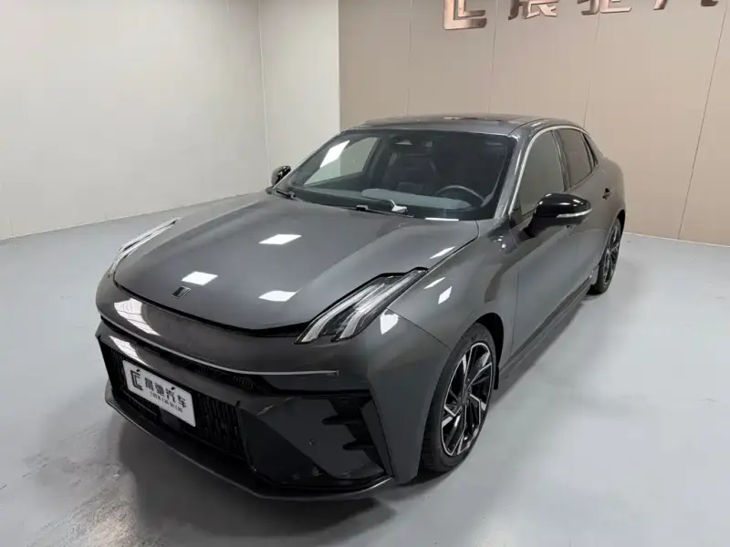 Lynk & Co 03
