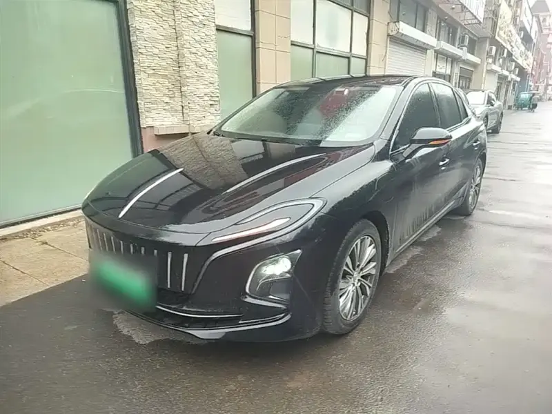 Hongqi E-QM5