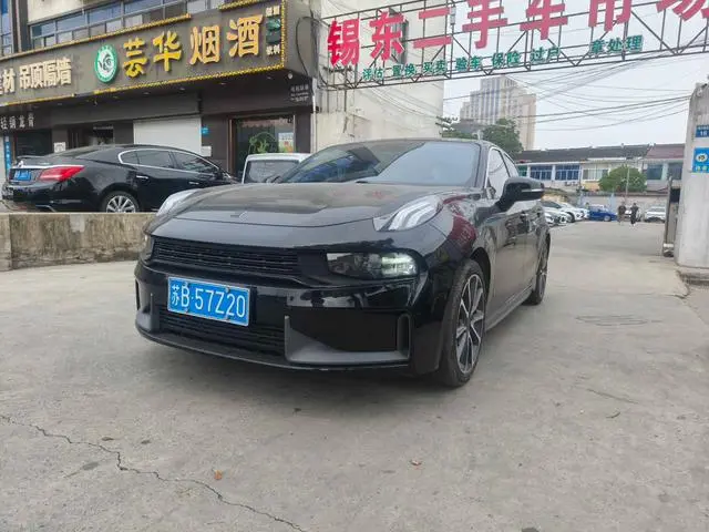 Lynk & Co 03