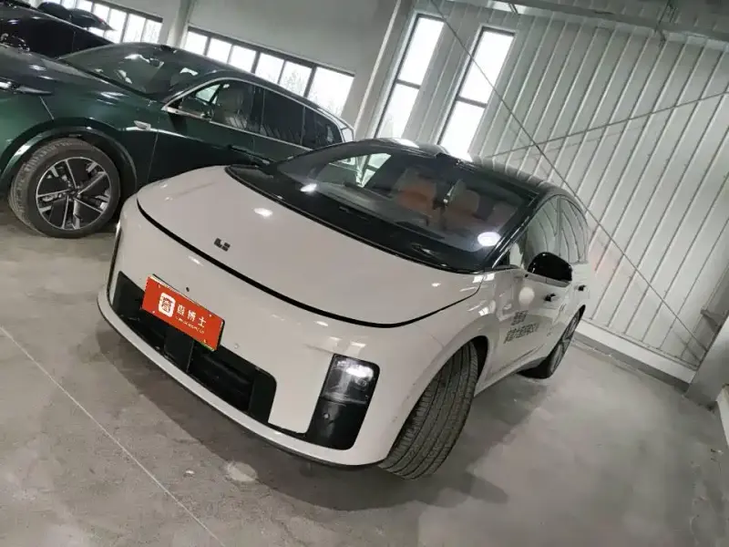 Li Auto i8