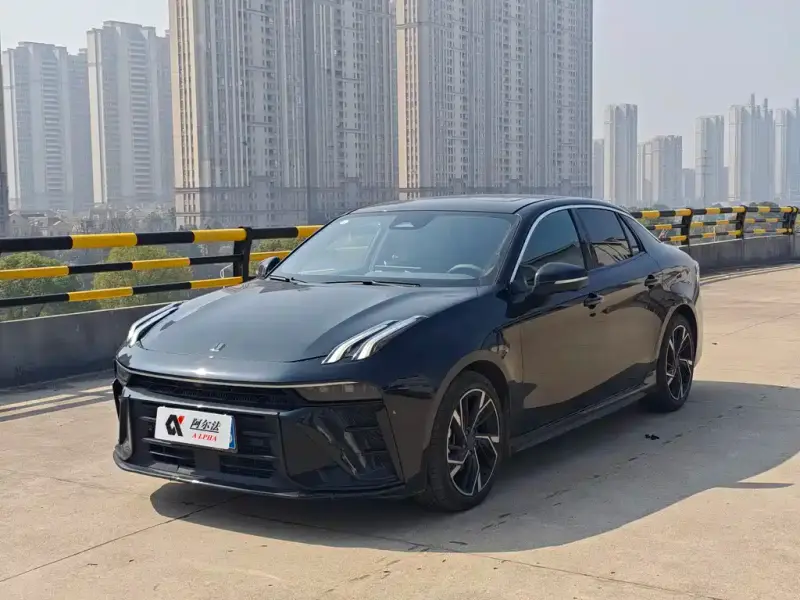 Lynk & Co 03