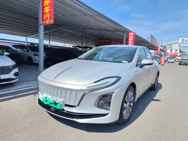Hongqi E-QM5