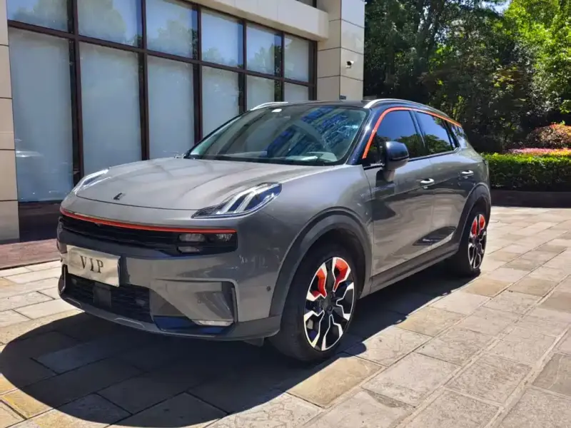 Lynk & Co 06