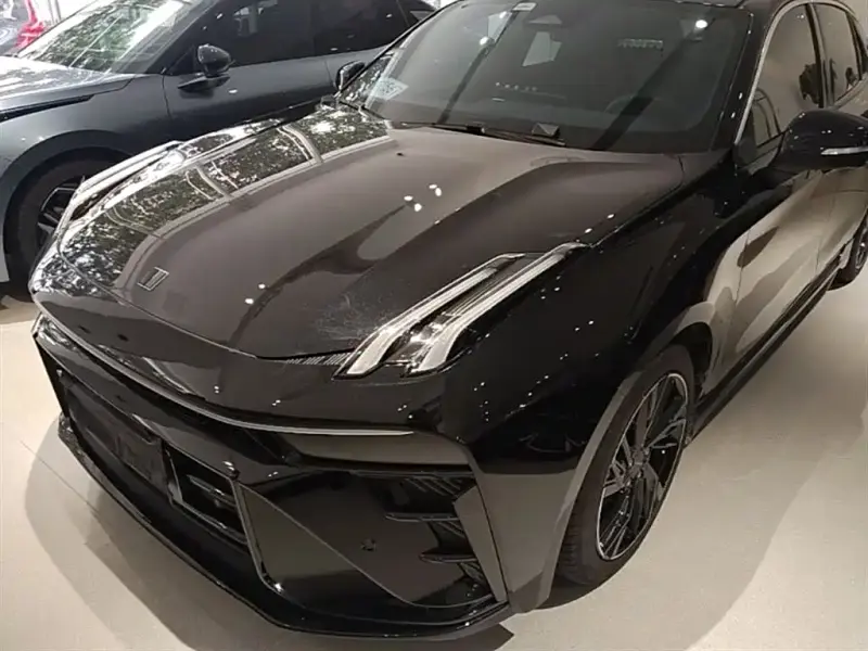 Lynk & Co 03